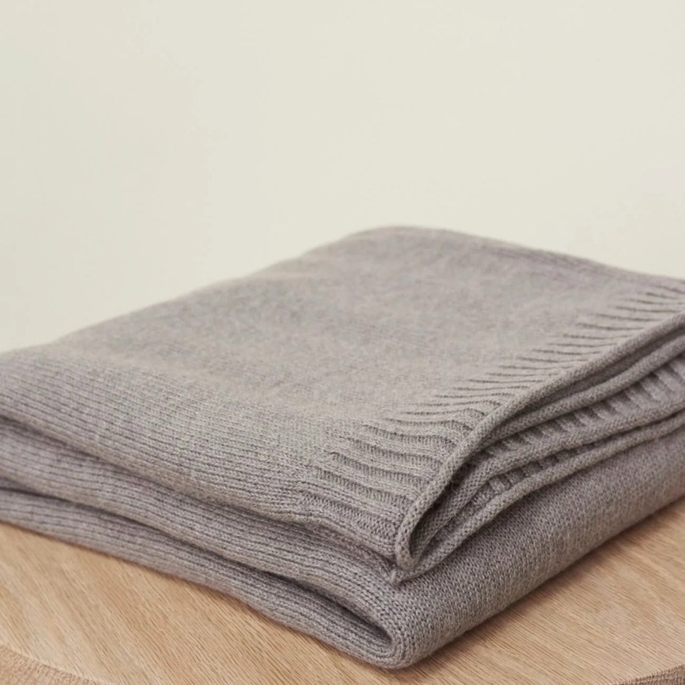 *NWT* Jenni Kayne Sonoma Throw Blanket in Taupe